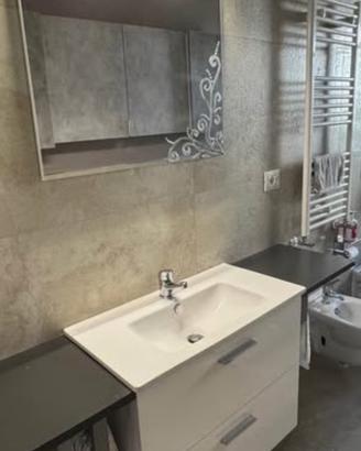 LAVANDINO CON CASSETTI E SPECCHIERA ANNO 2022