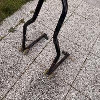 Cavalletto posteriore per moto