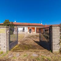 VILLA A SCHIERA A VITORCHIANO