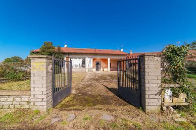 VILLA A SCHIERA A VITORCHIANO