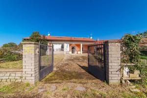 VILLA A SCHIERA A VITORCHIANO
