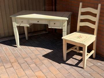 Scrittoio in legno + sedia