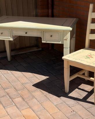 Scrittoio in legno + sedia