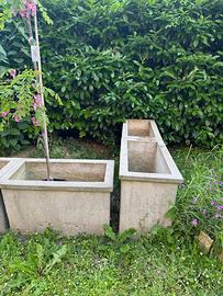 Fioriere in cemento grigio