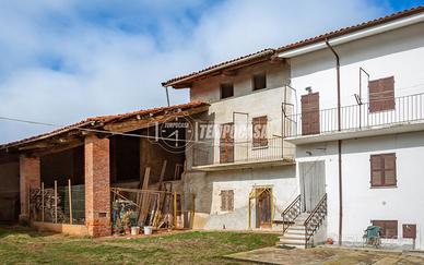 RUSTICO DI AMPIA METRATURA CON GIARDINO