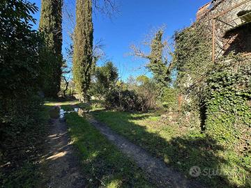 Rustico / Casale di 160 m² con più di 5 locali a A