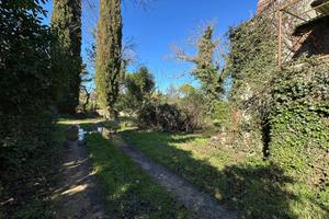 Rustico / Casale di 160 m² con più di 5 locali a A