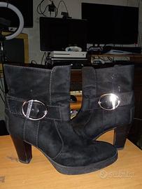 Stivaletti tod's neri in pelle scamosciata 37