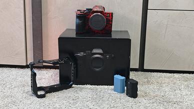 Sony A7 IV – Perfetta – Con Cage + 2 Batterie 