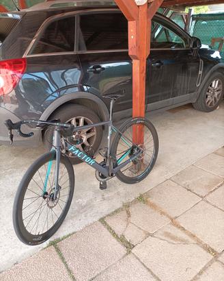 Bici da corsa Factor