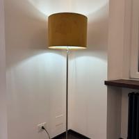 lampada da terra giallo scuro
