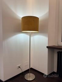 lampada da terra giallo scuro