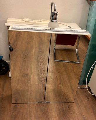 Specchio bagno con contenitore