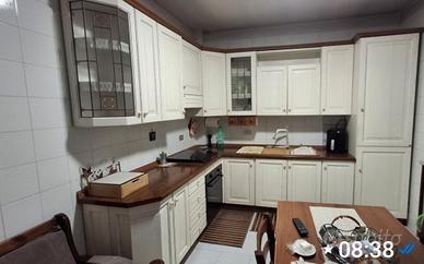 cucina Lube bianca e legno 