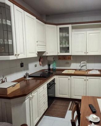 cucina Lube bianca e legno 