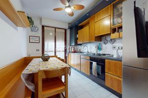 Quadrilocale con due loggie, cantina e garage.