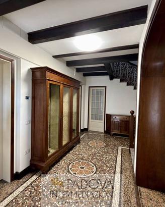 Stanza in appartamento di 170 m² a Rubano