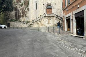 NEGOZIO A PERUGIA