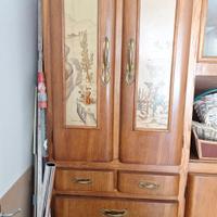 credenza con inserti giapponesi