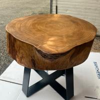 Tavolino artigianale con tronco di legno