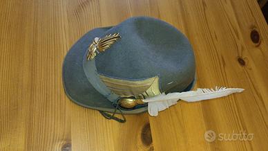 Cappello alpino fregio finanza penna bianca