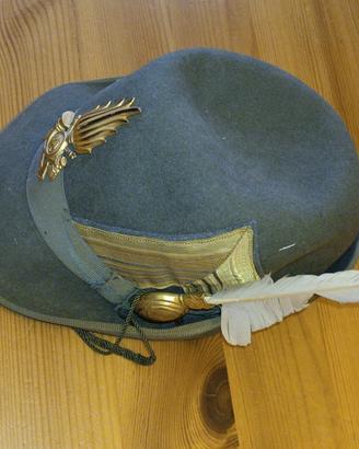 Cappello alpino fregio finanza penna bianca