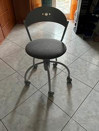 Sedia da scrivania bassa per ragazzo