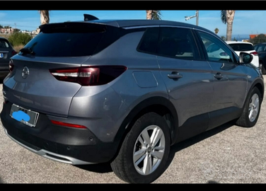 SUV Opel grandland x
