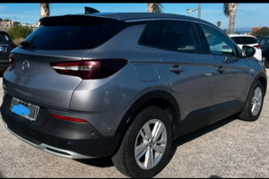SUV Opel grandland x