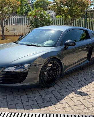 Audi R8 4.2 V8 FSI quattro R tronic