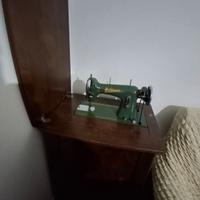 Macchina da cucire vintage Hillman con mobile 