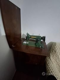Macchina da cucire vintage Hillman con mobile 