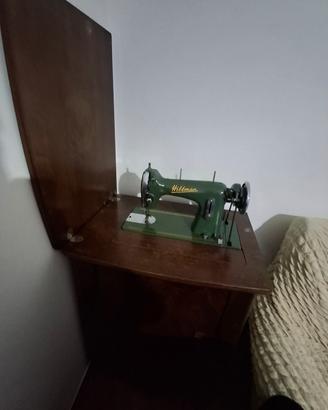 Macchina da cucire vintage Hillman con mobile 