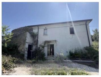 LANCIANO, abitazione con terreno edificabile