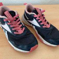 Scarpe ginnastica taglia 33