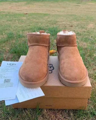 Stivaletti da donna UGG Classic Ultra Mini  N.37
