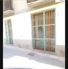 Negozio con due serrande