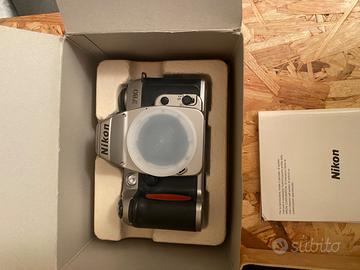 Fotocamera Nikon F80 con scatola, manuale ist.