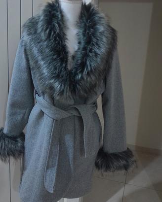 Cappotto con pelliccia sintetica 