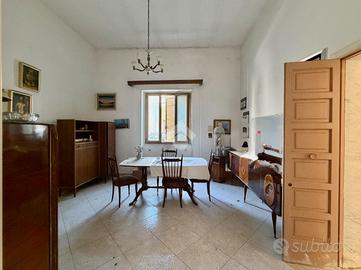 3 LOCALI A SAN CESARIO DI LECCE