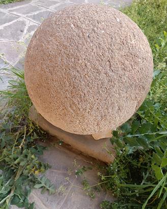 Palle in sasso per giardino 