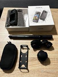 Insta360 X4 con accessori MOTO pack