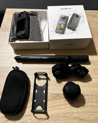 Insta360 X4 con accessori MOTO pack