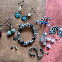 Lotto bigiotteria e orologi da donna