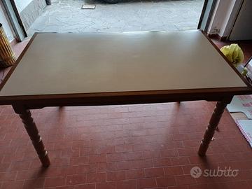 Tavolo da cucina vintage