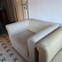 Coppia di poltrone moderne color crema