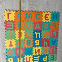 Tappeto con alfabeto russo