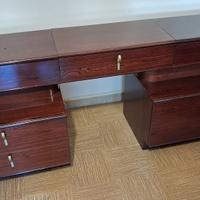 Cassettiera con specchio per camera