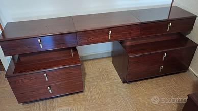 Cassettiera con specchio per camera