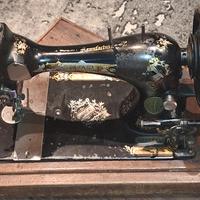 Macchina da cucire Singer con custodia originale
